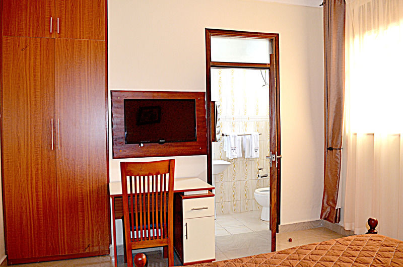 Marie'S Royale Hotel Kampala Exterior photo